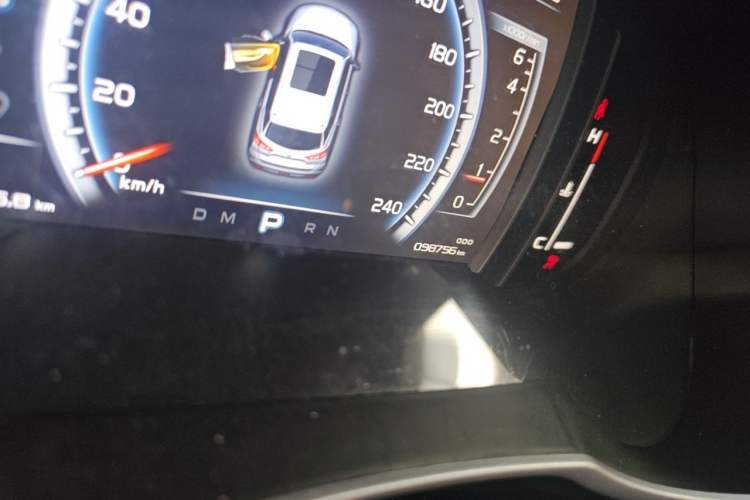 Used Geely Auto Emgrand X7 Sport 2016 1.8TD Automatic ZhiShang Model Odometer Close Up