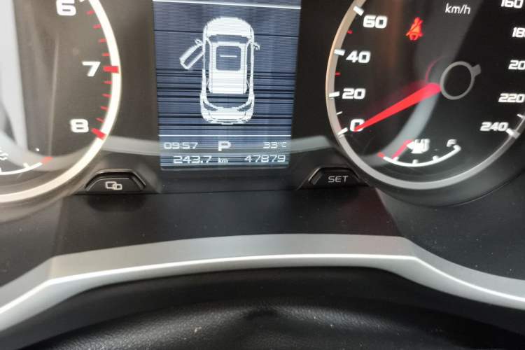 Used Geely Auto Emgrand X7 Sport 2016 1.8TD Automatic ZhiShang Model Odometer Close Up