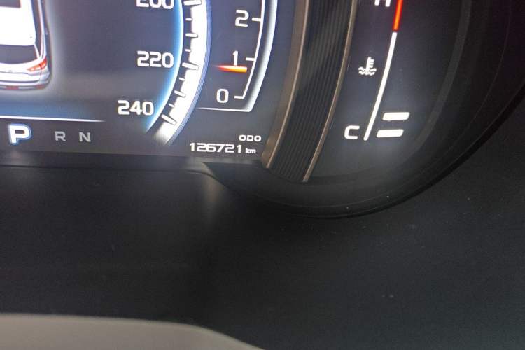 Used Geely Auto Emgrand X7 Sport 2016 1.8TD Automatic Smart Model Odometer Close Up