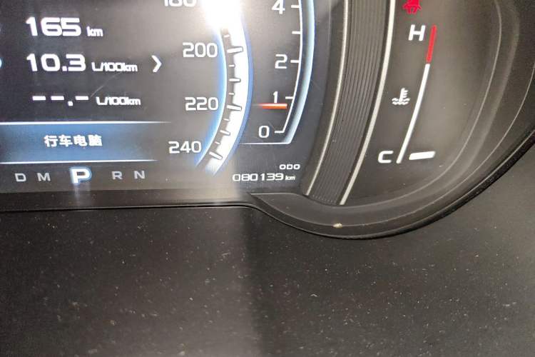 Used Geely Auto Emgrand X7 Sport 2016 1.8TD Automatic Smart Model Odometer Close Up