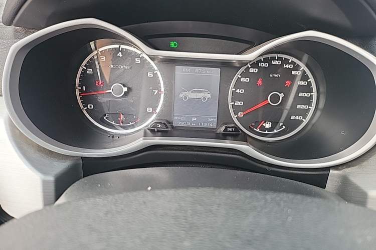 Used Geely Auto Emgrand X7 Sport 2016 1.8TD Automatic ZhiShang Model Odometer Close Up