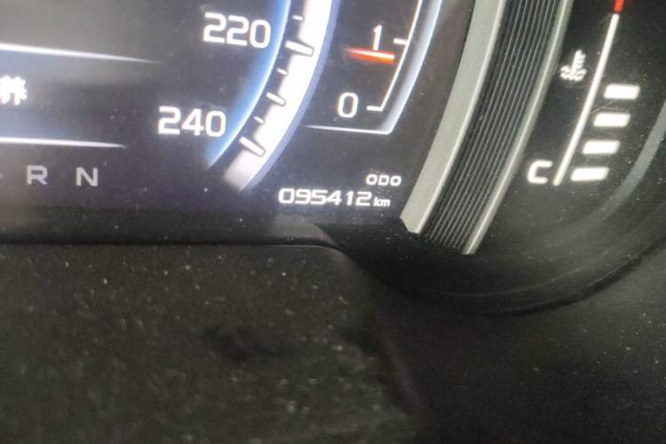 Used Geely Auto Emgrand X7 Sport 2016 1.8TD Automatic ZhiZun Version Odometer Close Up