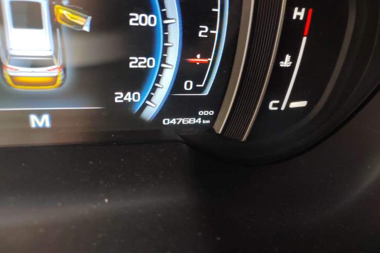 Used Geely Auto Emgrand X7 Sport 2016 2.0L Manual Smart Connect Version Odometer Close Up
