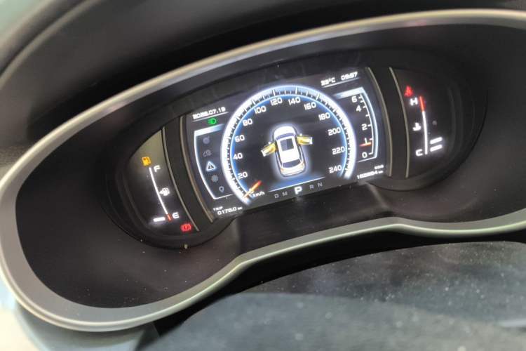 Used Geely Auto Emgrand X7 Sport 2016 1.8TD Automatic Smart Model Odometer Close Up