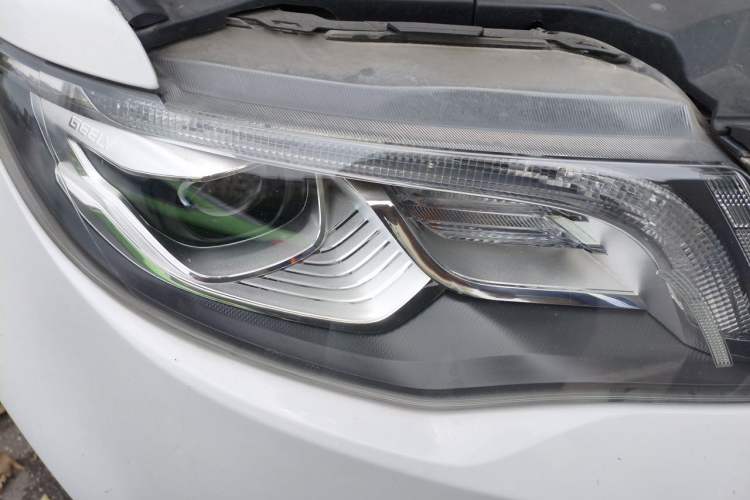 Used Geely Auto Emgrand X7 Sport 2016 1.8TD Automatic ZhiZun Version Right Front Headlight