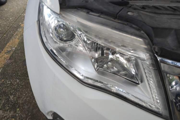 Used Geely Auto Emgrand X7 Sport 2016 1.8TD Automatic ZhiShang Model Right Front Headlight