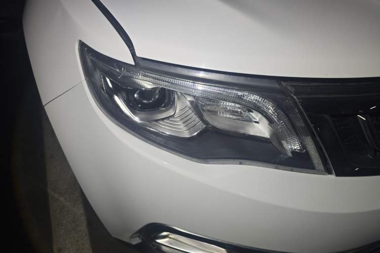 Used Geely Auto Emgrand X7 Sport 2016 1.8TD Automatic ZhiZun Version Right Front Headlight