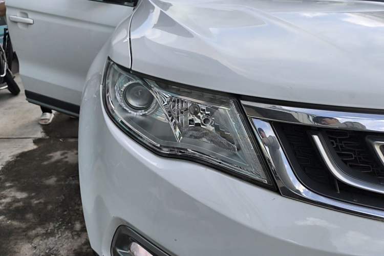 Used Geely Auto Emgrand X7 Sport 2016 2.0L Manual ZhiShang Version Right Front Headlight