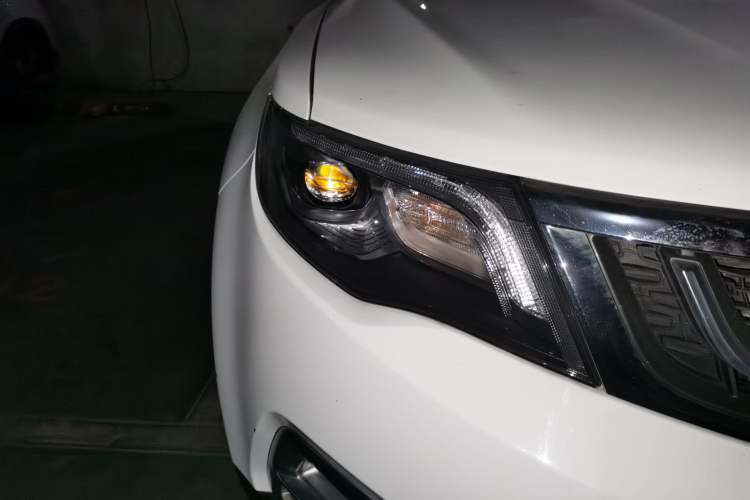 Used Geely Auto Emgrand X7 Sport 2016 1.8TD Automatic Smart Model Right Front Headlight