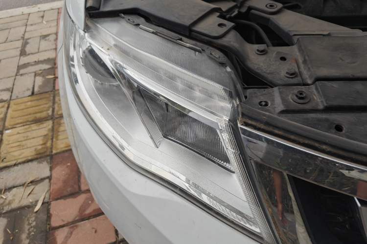 Used Geely Auto Emgrand X7 Sport 2016 2.0L Manual ZhiShang Version Right Front Headlight