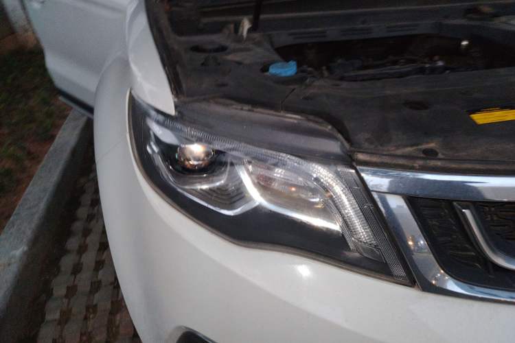 Used Geely Auto Emgrand X7 Sport 2016 1.8TD Automatic Smart Model Right Front Headlight