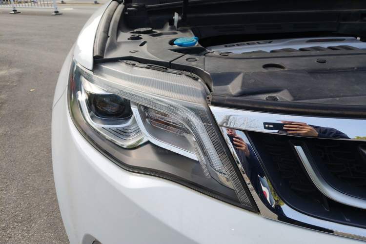 Used Geely Auto Emgrand X7 Sport 2016 1.8TD Automatic ZhiZun Version Right Front Headlight
