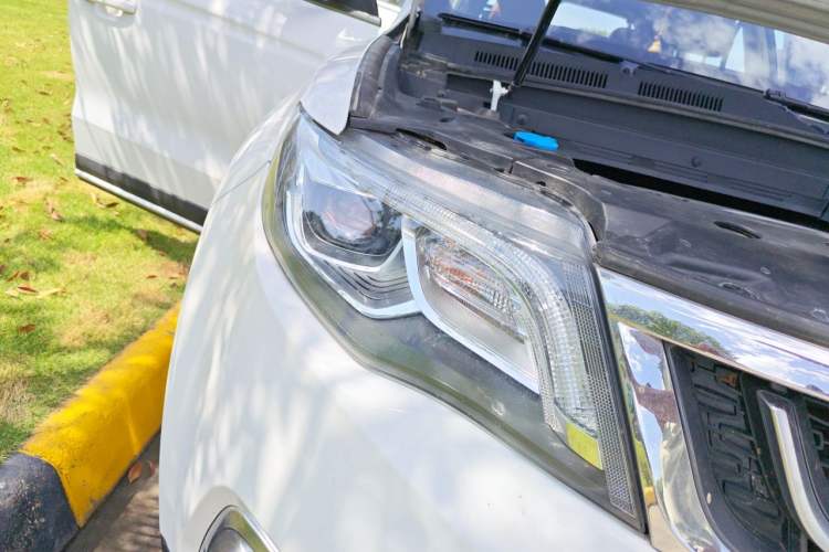 Used Geely Auto Emgrand X7 Sport 2016 1.8TD Automatic ZhiZun Version Right Front Headlight