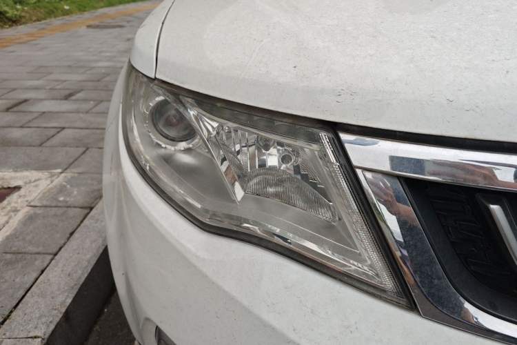 Used Geely Auto Emgrand X7 Sport 2016 1.8TD Automatic ZhiShang Model Right Front Headlight