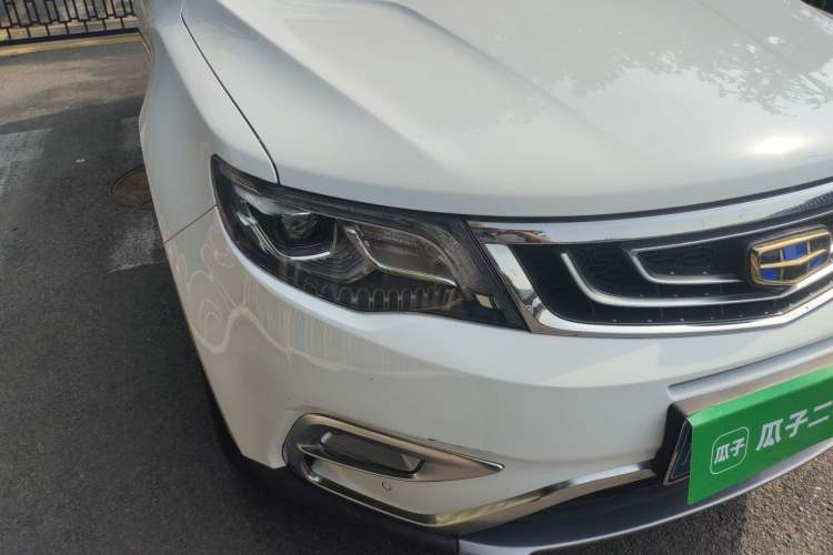 Used Geely Auto Emgrand X7 Sport 2016 1.8TD Automatic All-Wheel-Drive ZhiZun Edition Right Front Headlight