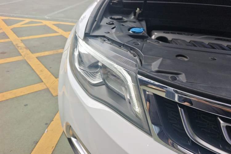 Used Geely Auto Emgrand X7 Sport 2016 1.8TD Automatic ZhiZun Version Right Front Headlight