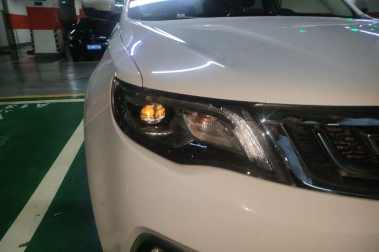 Used Geely Auto Emgrand X7 Sport 2016 1.8TD Automatic ZhiZun Version Right Front Headlight