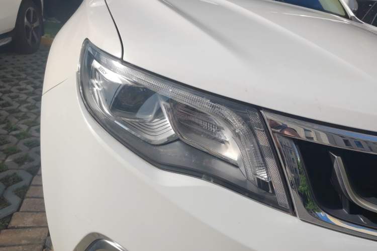 Used Geely Auto Emgrand X7 Sport 2016 1.8TD Automatic ZhiZun Version Right Front Headlight