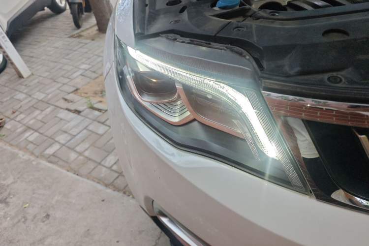 Used Geely Auto Emgrand X7 Sport 2016 1.8TD Automatic ZhiZun Version Right Front Headlight
