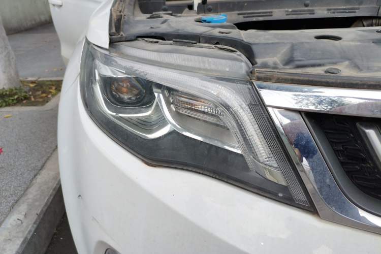 Used Geely Auto Emgrand X7 Sport 2016 1.8TD Automatic ZhiZun Version Right Front Headlight