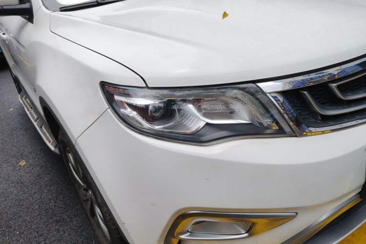 Used Geely Auto Emgrand X7 Sport 2016 1.8TD Automatic ZhiZun Version Right Front Headlight