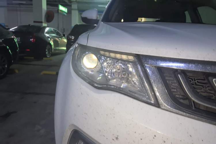 Used Geely Auto Emgrand X7 Sport 2016 1.8TD Automatic Smart Connectivity Version Right Front Headlight
