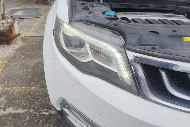 Used Geely Auto Emgrand X7 Sport 2016 1.8TD Automatic Smart Model Right Front Headlight