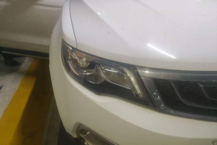 Used Geely Auto Emgrand X7 Sport 2016 1.8TD Automatic All-Wheel-Drive ZhiZun Edition Right Front Headlight