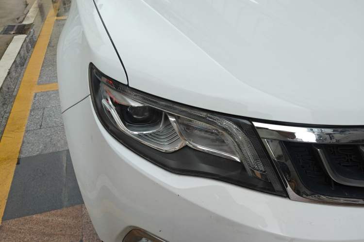 Used Geely Auto Emgrand X7 Sport 2016 1.8TD Automatic ZhiZun Version Right Front Headlight