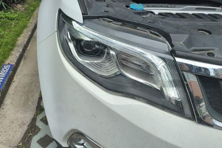 Used Geely Auto Emgrand X7 Sport 2016 1.8TD Automatic ZhiZun Version Right Front Headlight