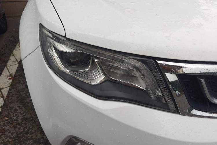 Used Geely Auto Emgrand X7 Sport 2016 1.8TD Automatic All-Wheel-Drive ZhiZun Edition Right Front Headlight
