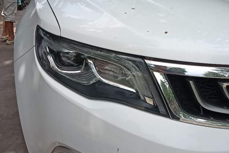 Used Geely Auto Emgrand X7 Sport 2016 1.8TD Automatic ZhiZun Version Right Front Headlight