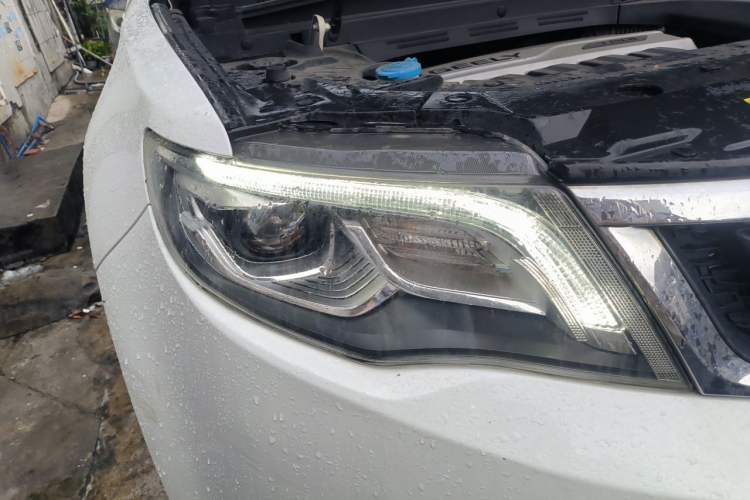 Used Geely Auto Emgrand X7 Sport 2016 1.8TD Automatic ZhiZun Version Right Front Headlight