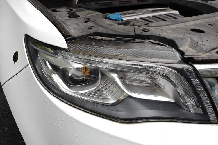 Used Geely Auto Emgrand X7 Sport 2016 1.8TD Automatic All-Wheel Drive Smart Version Right Front Headlight