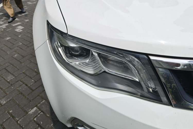 Used Geely Auto Emgrand X7 Sport 2016 1.8TD Automatic ZhiZun Version Right Front Headlight
