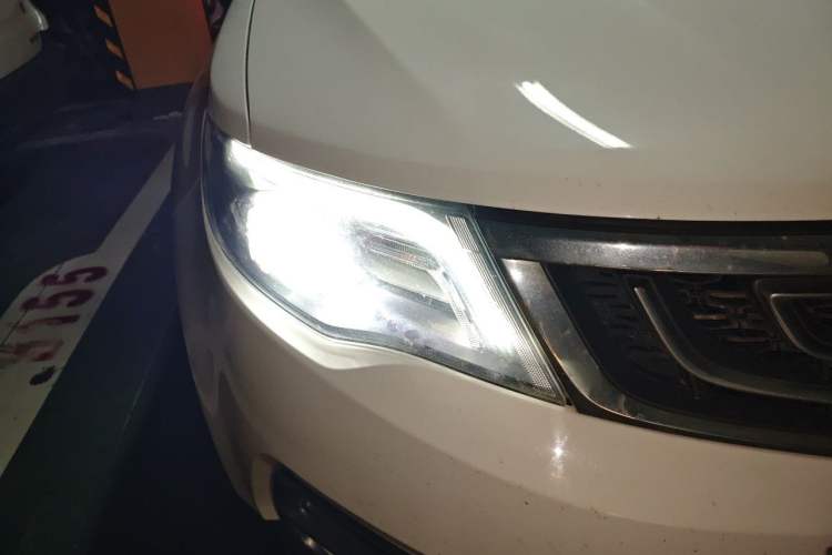 Used Geely Auto Emgrand X7 Sport 2016 1.8TD Automatic Smart Model Right Front Headlight