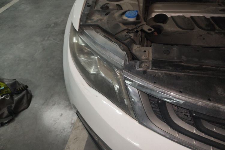 Used Geely Auto Emgrand X7 Sport 2016 1.8TD Automatic Smart Model Right Front Headlight