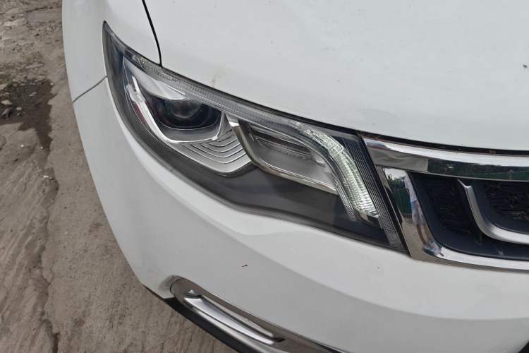 Used Geely Auto Emgrand X7 Sport 2016 1.8TD Automatic ZhiZun Version Right Front Headlight
