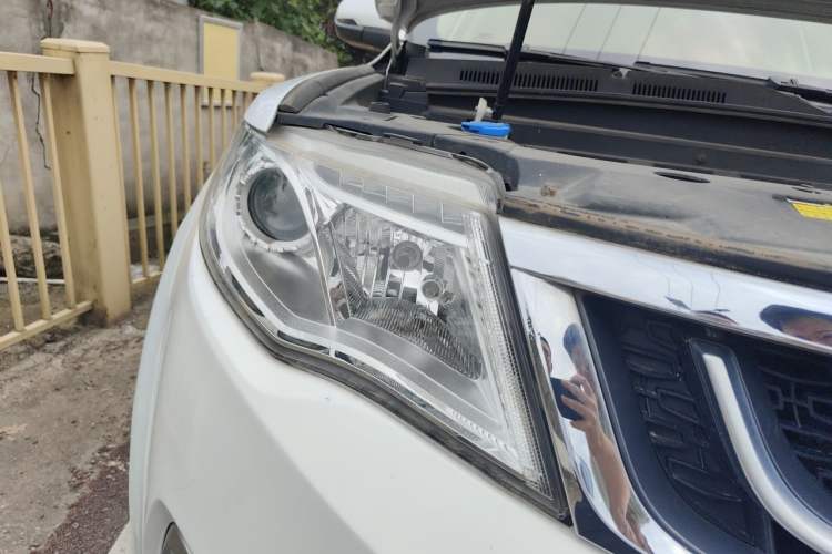 Used Geely Auto Emgrand X7 Sport 2016 1.8TD Automatic ZhiShang Model Right Front Headlight