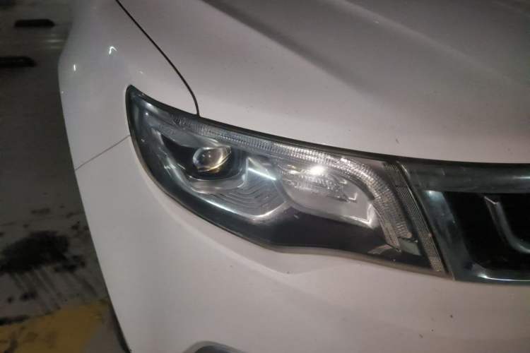 Used Geely Auto Emgrand X7 Sport 2016 1.8TD Automatic All-Wheel-Drive ZhiZun Edition Right Front Headlight