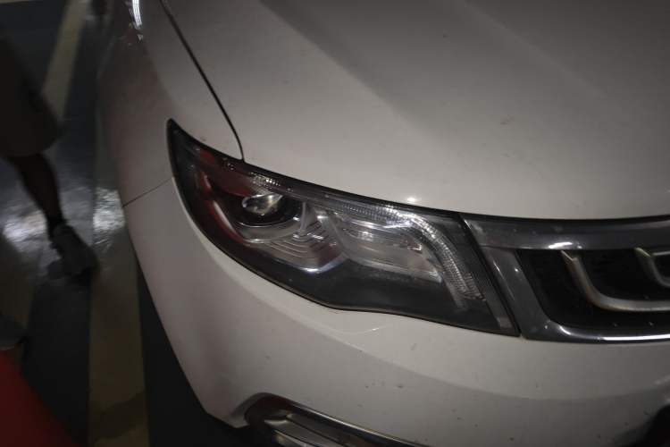 Used Geely Auto Emgrand X7 Sport 2016 1.8TD Automatic ZhiZun Version Right Front Headlight