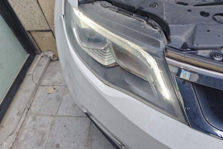 Used Geely Auto Emgrand X7 Sport 2016 1.8TD Automatic ZhiZun Version Right Front Headlight