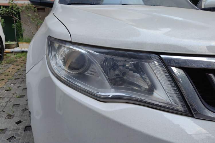 Used Geely Auto Emgrand X7 Sport 2016 1.8TD Automatic ZhiShang Model Right Front Headlight