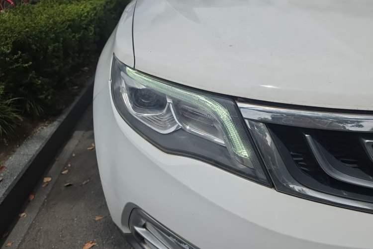 Used Geely Auto Emgrand X7 Sport 2016 1.8TD Automatic ZhiZun Version Right Front Headlight