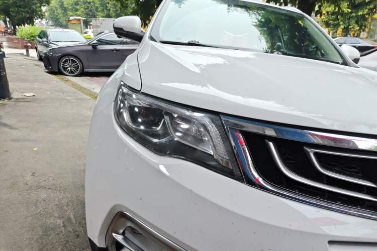 Used Geely Auto Emgrand X7 Sport 2016 1.8TD Automatic ZhiZun Version Right Front Headlight