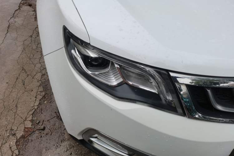 Used Geely Auto Emgrand X7 Sport 2016 1.8TD Automatic ZhiZun Version Right Front Headlight