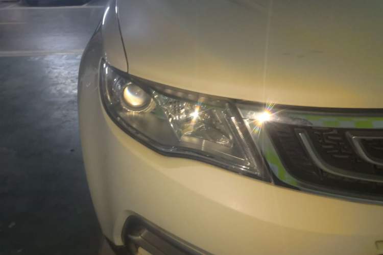 Used Geely Auto Emgrand X7 Sport 2016 2.0L Manual ZhiShang Version Right Front Headlight