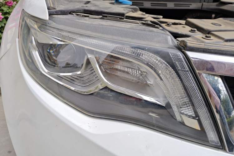 Used Geely Auto Emgrand X7 Sport 2016 1.8TD Automatic ZhiZun Version Right Front Headlight