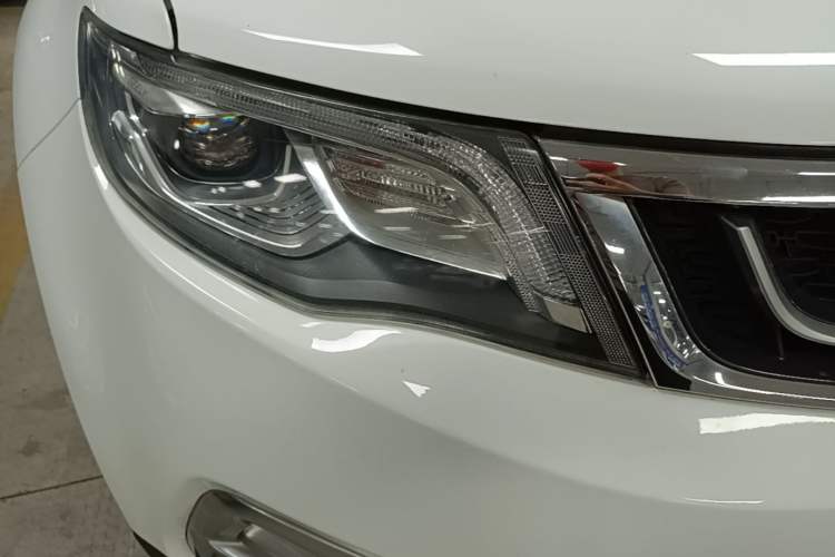 Used Geely Auto Emgrand X7 Sport 2016 1.8TD Automatic Smart Model Right Front Headlight