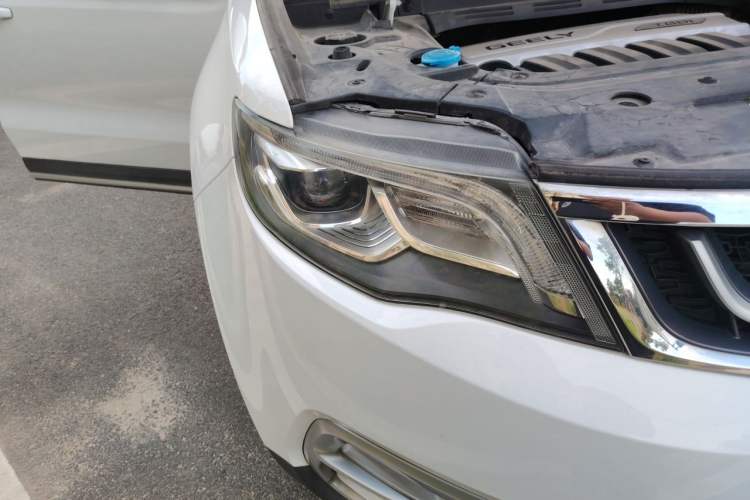 Used Geely Auto Emgrand X7 Sport 2016 1.8TD Automatic ZhiZun Version Right Front Headlight